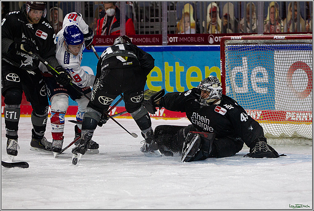 PENNY DEL;  Koelner Haie - Adler Mannheim; Koeln, 08.04.2021